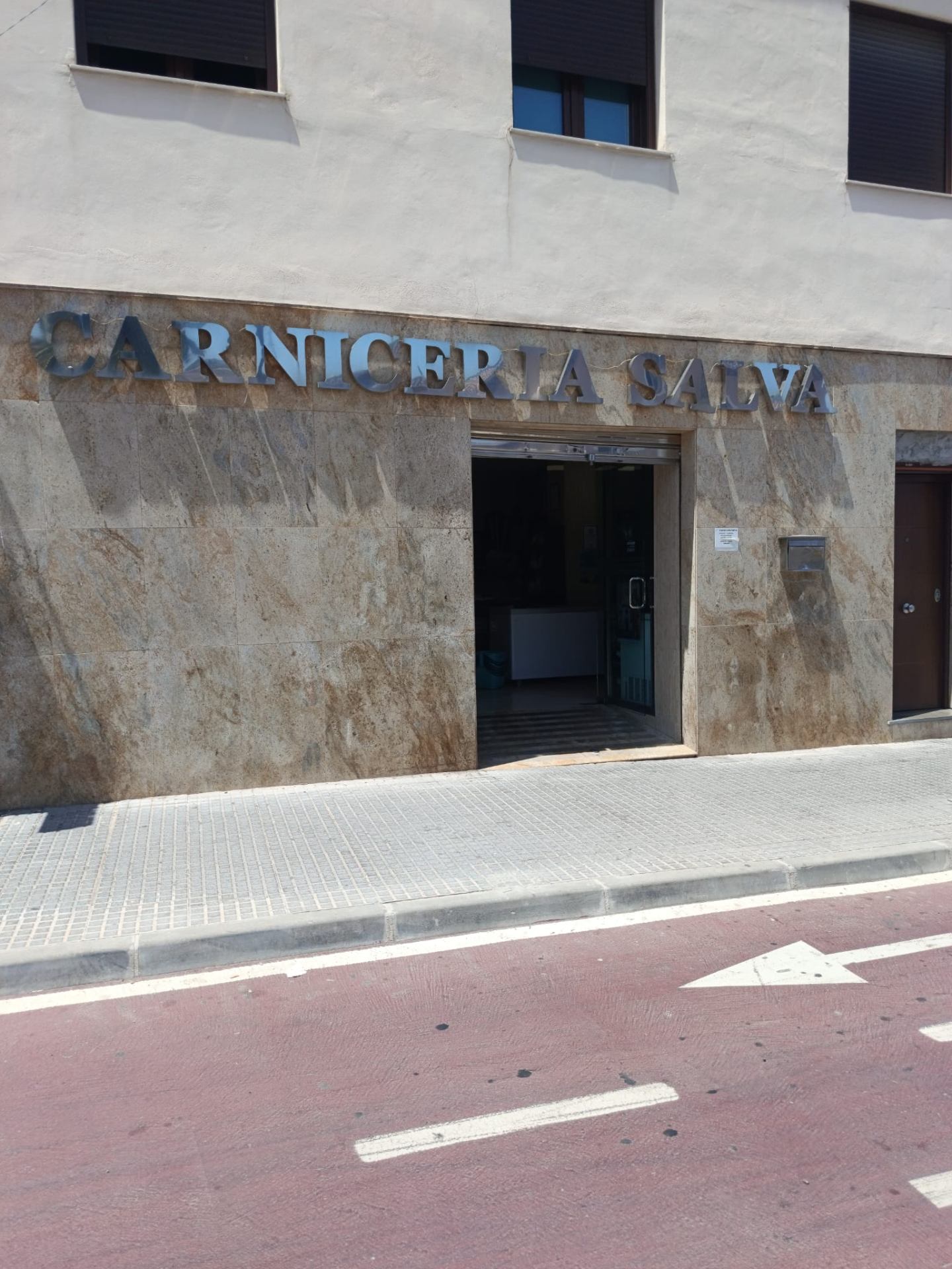 Entrada exterior de Carnicería Salva